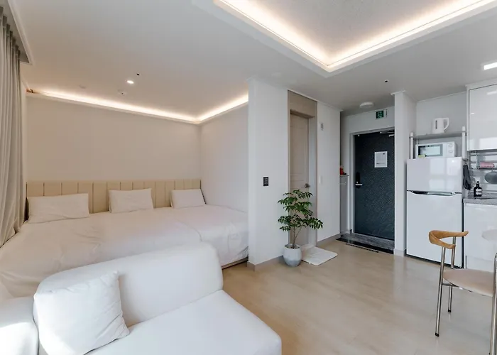 Marant Station Aparthotel